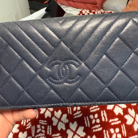 CHANEL Dark Blue Quilted Card Holder - Picture 10 of 11
